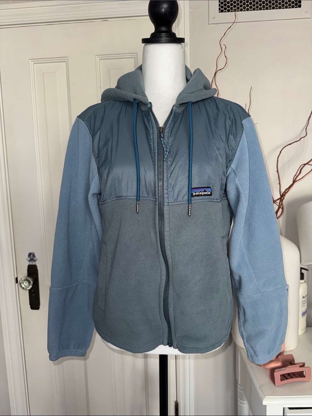 Patagonia Women’s Microdini Fleece Hooded Fully Zip Size Small